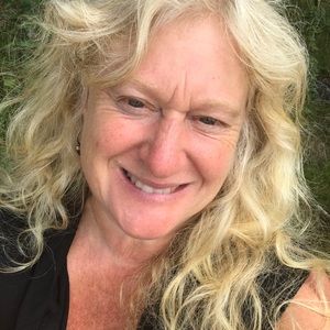 Meet your Posher, Dina